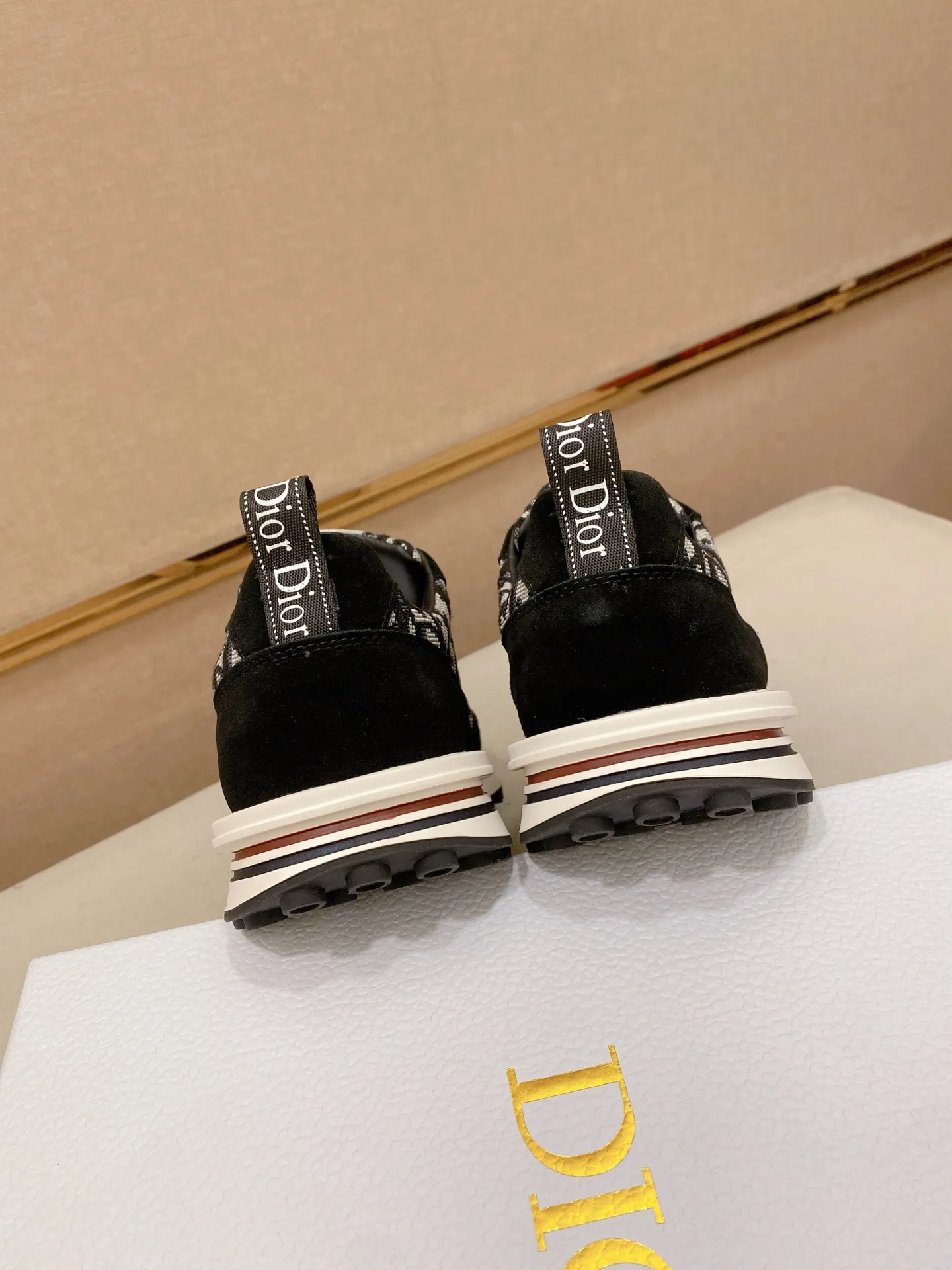 Factory price: 420💰[Dior·Dior] New casual sports style men's shoes, new spring and summer design, perfect workmanship, lace-up lazy style to create wardrobe quality, upper: imported cowhide, sheepskin lining is soft and comfortable, ultra-light TPU wear-resistant outsole, simple, versatile fashion men's shoes, excellent color code number 38--44. (Can be customized for 45 non-refundable)